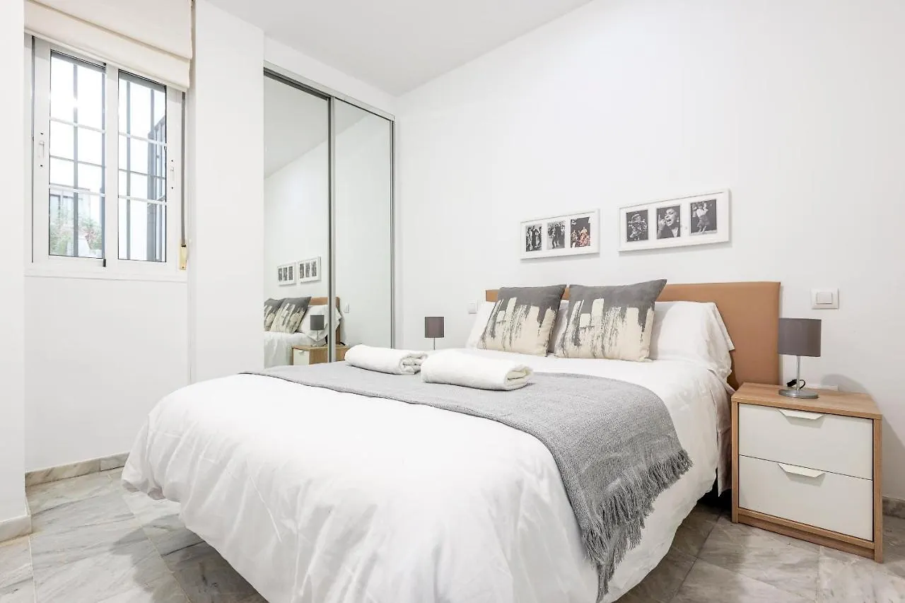 Apartment Ruiz Gijon Elegante Y Moderno En La Sevilla Mas Autentica Spain