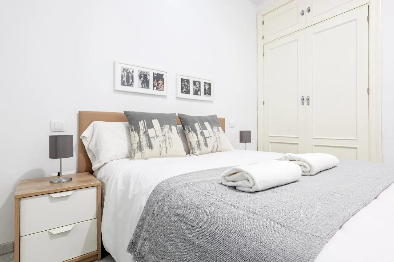 Ruiz Gijon Elegante Y Moderno En La Sevilla Mas Autentica Apartment